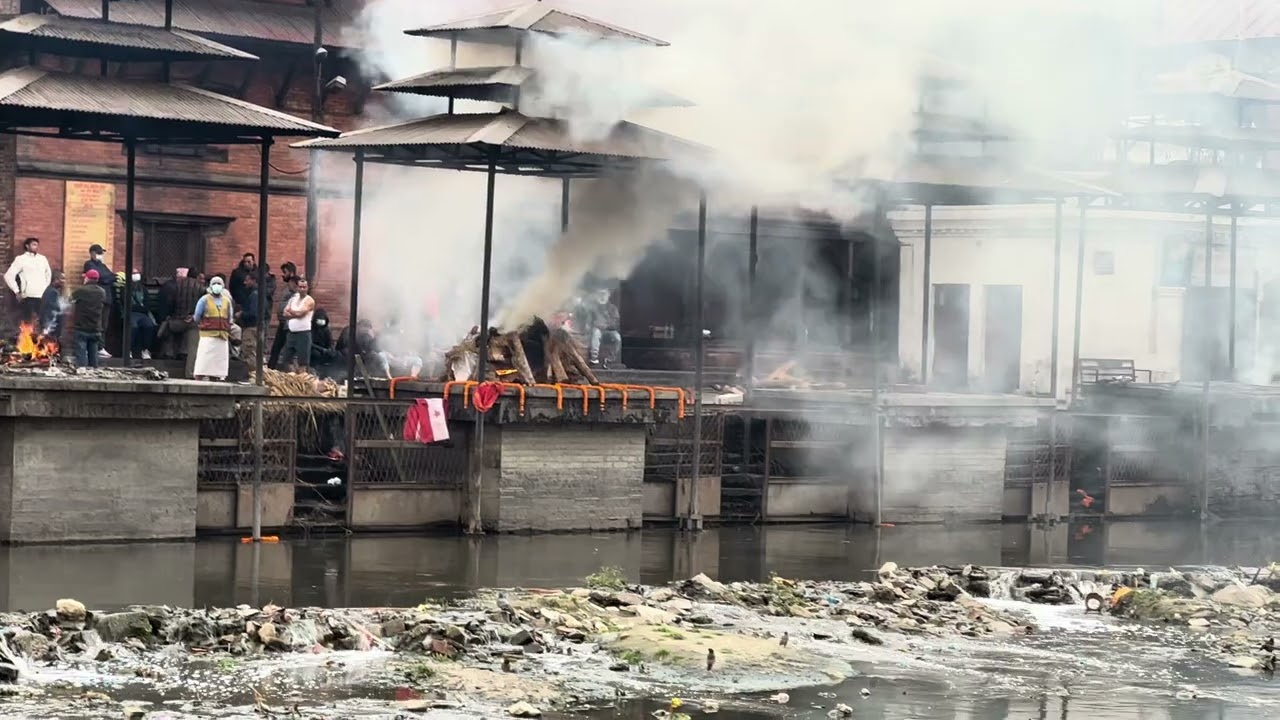Toàn cảnh về nghi thức hỏa táng tại Nepal 