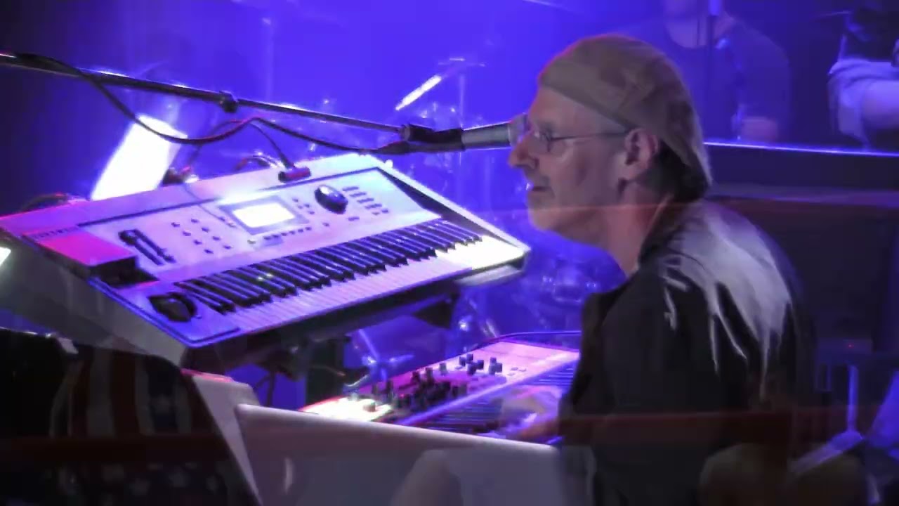17) War / ROCKY IV (V. DiCola & Friends Live at the Whisky_9.20.2018)