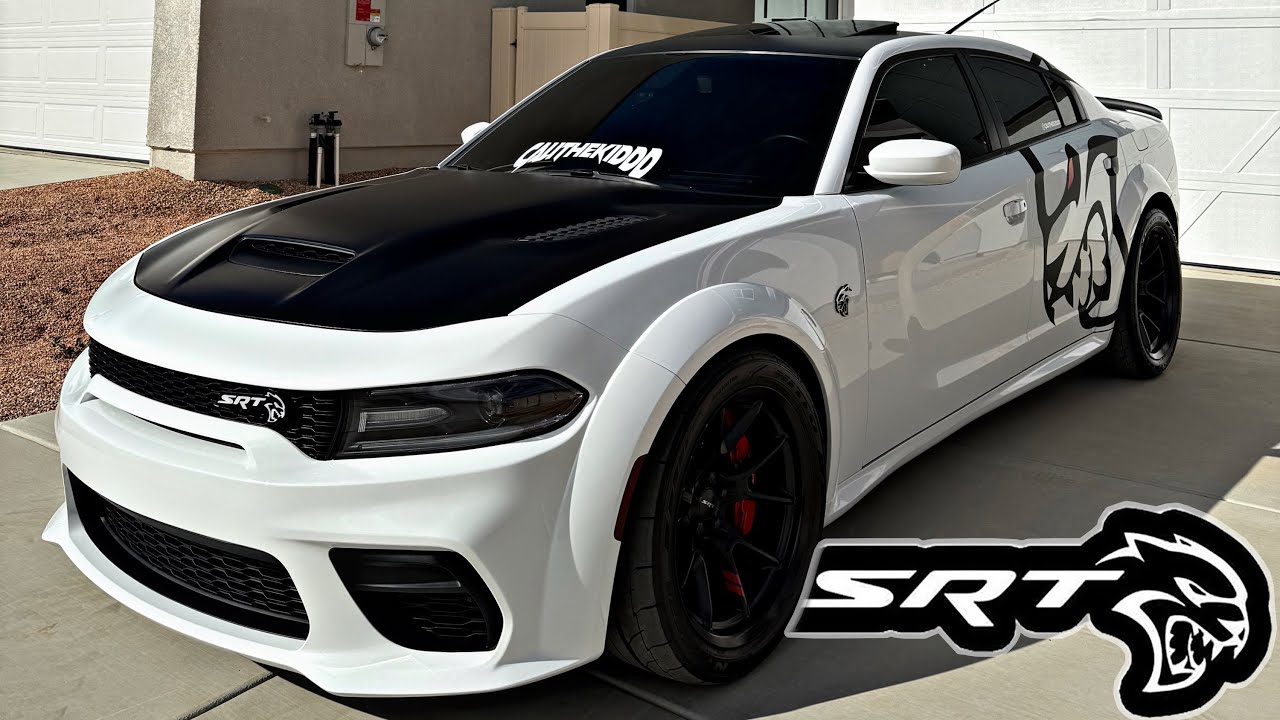 ТОЧКА ЗРЕНИЯ: КАК ВОДИТЬ 1000-СИЛЬНЫЙ HELLCAT REDEYE В СТАРШЕЙ ШКОЛЕ