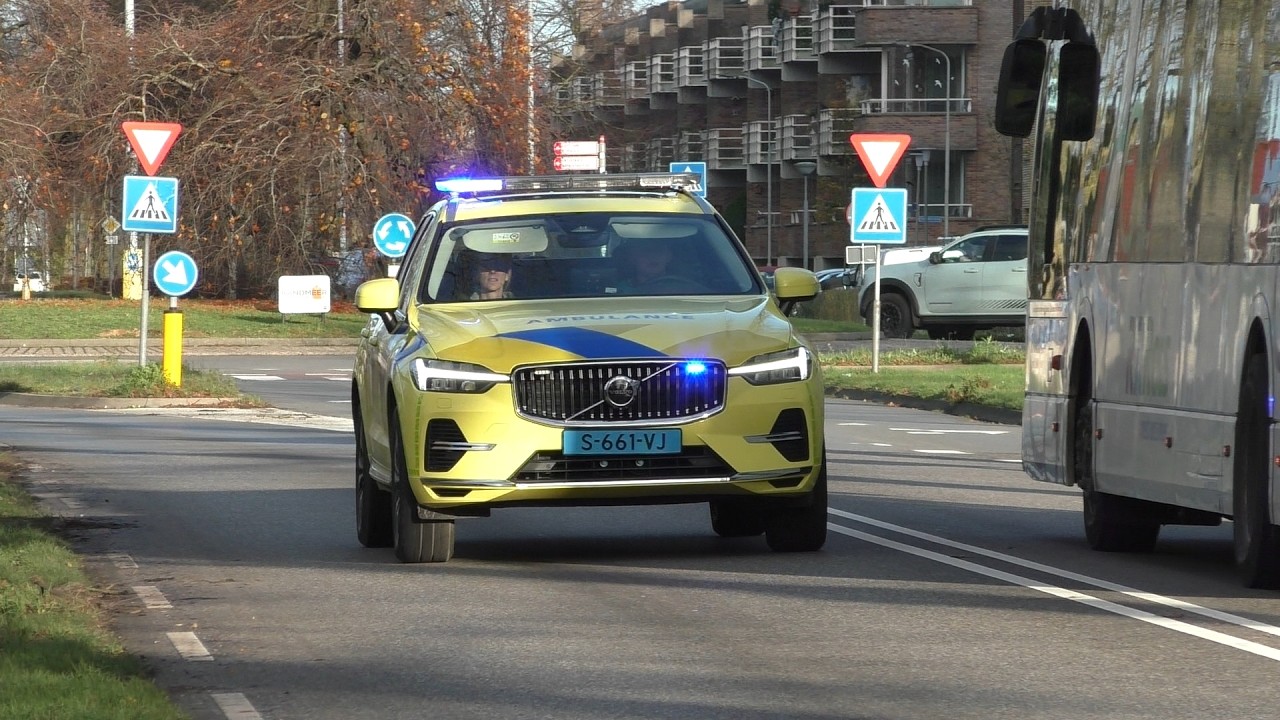 Medische noodsituatie in Harderwijk | Huisartsenvoertuig 06-718 met spoed onderweg
