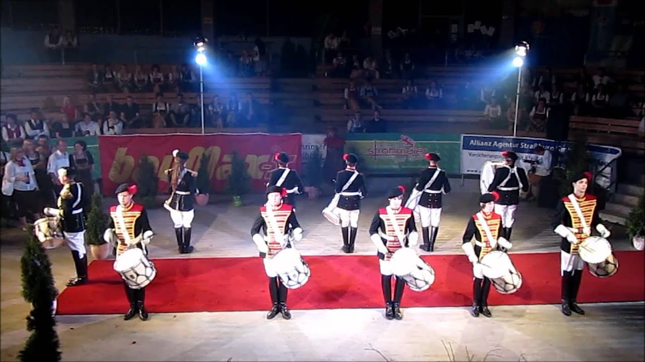 Dirndl meets Lederhosn Kärntner Trommlerkorps