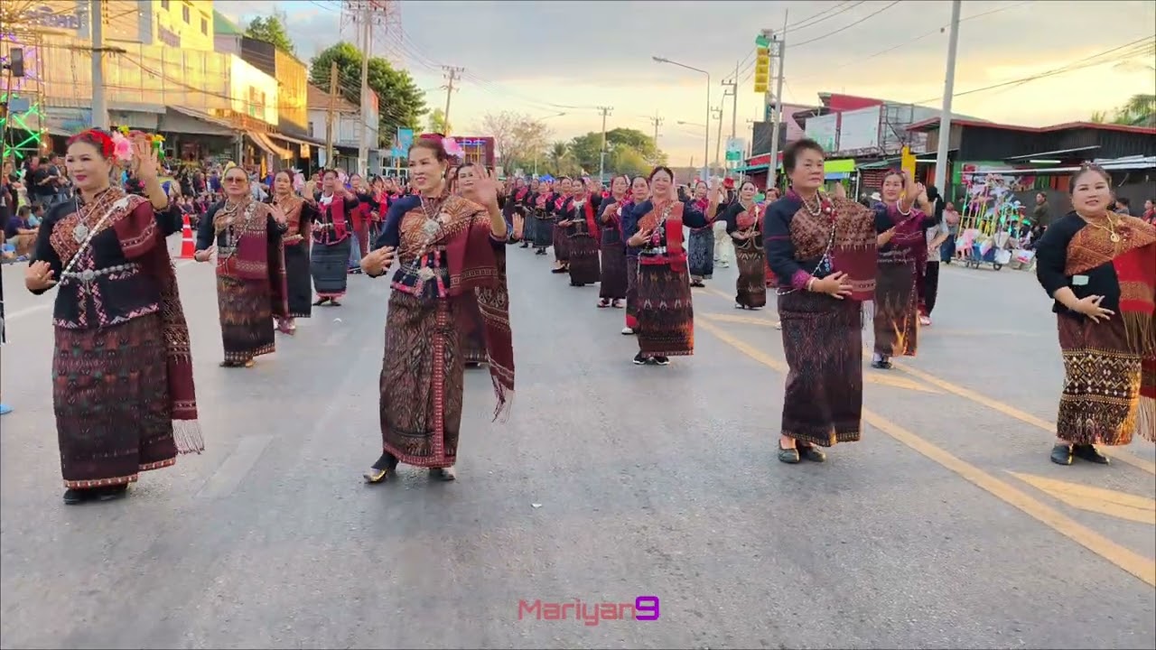 🟠ฟ้อนภูไท ของตำบลคำบง อำเภอห้วยผึ้งจังหวัดกาฬสินธุ์ ในงานผู้ไทนานาชาติที่เขาวง