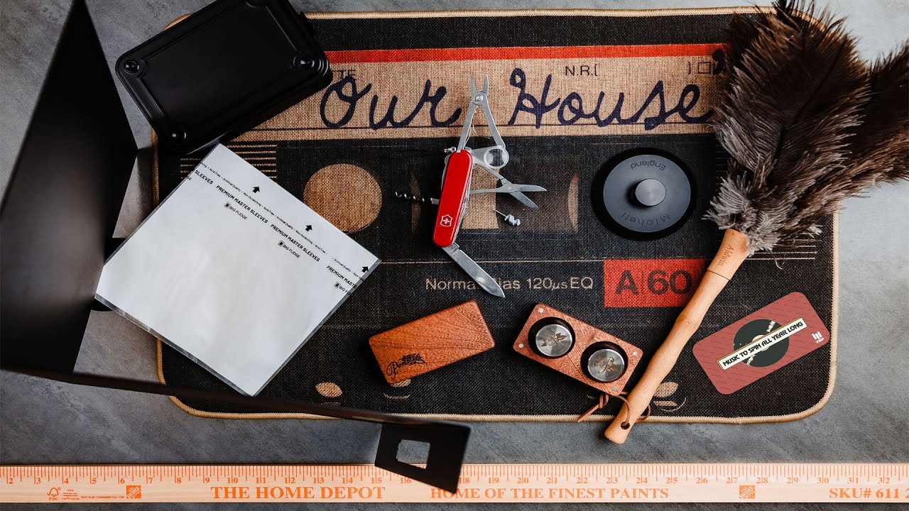10 USEFUL Gifts for Vinyl Collectors They Will LOVE!