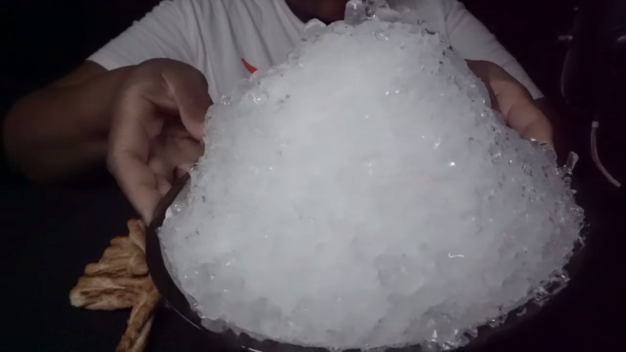 HUGE ICEBERG MADE OF CRISPY AND DRY REFROZEN POWDERY ICE. REQUESTED BY @NADIA EQUIS. #ASMRICEEATING