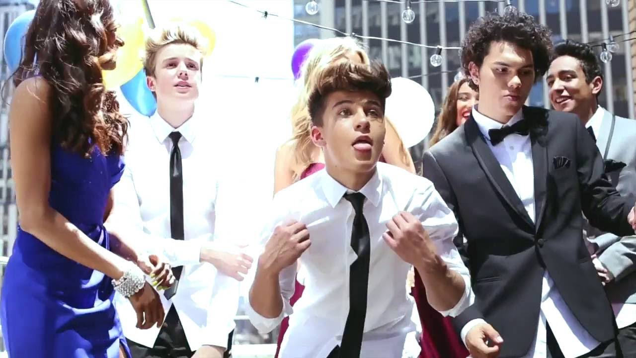 PromGirl & PromGuy BTS | New District