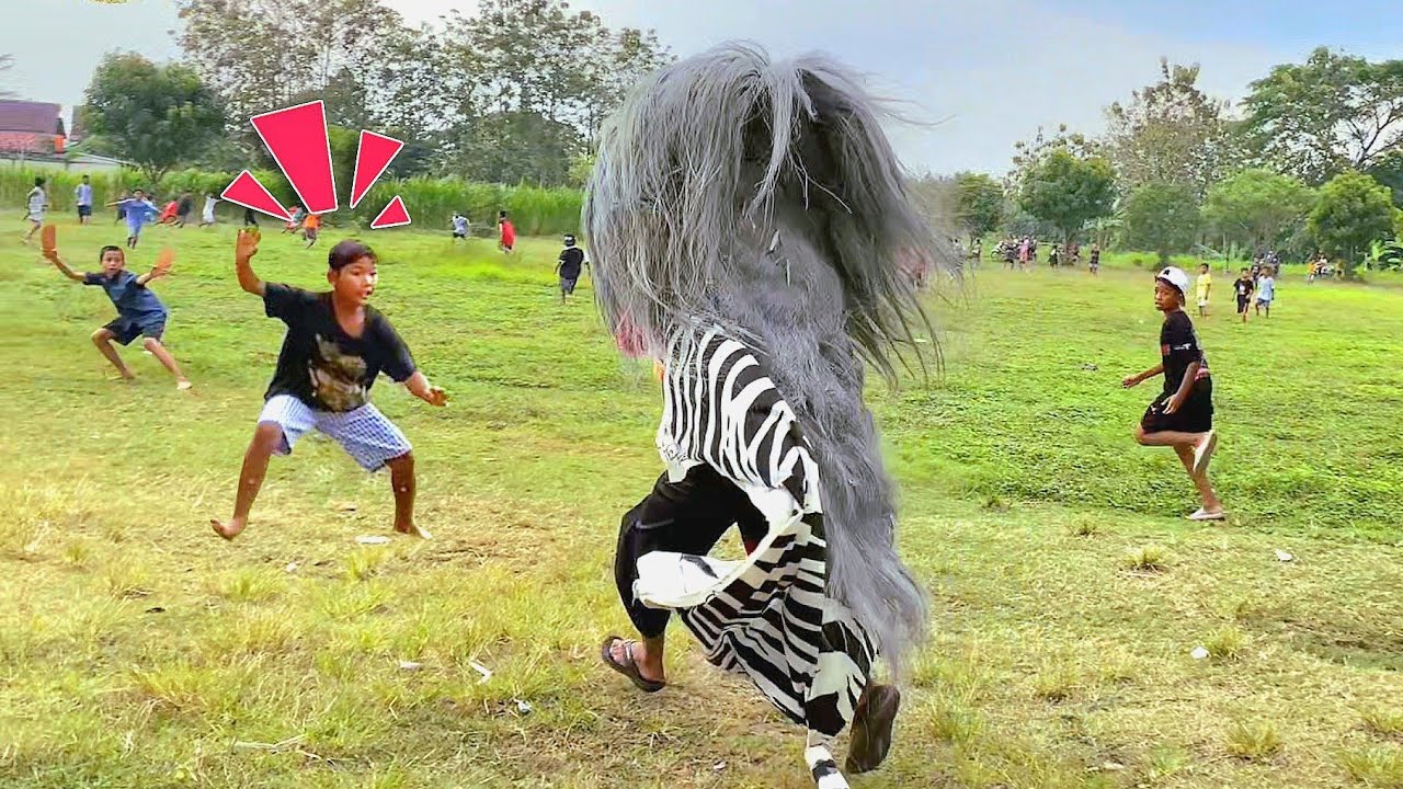 Barongan Ngamuk Ngejar Bocah Pengejek !! Arak arakan Barongan Blora SINGO MULANG JOYO live Klampok