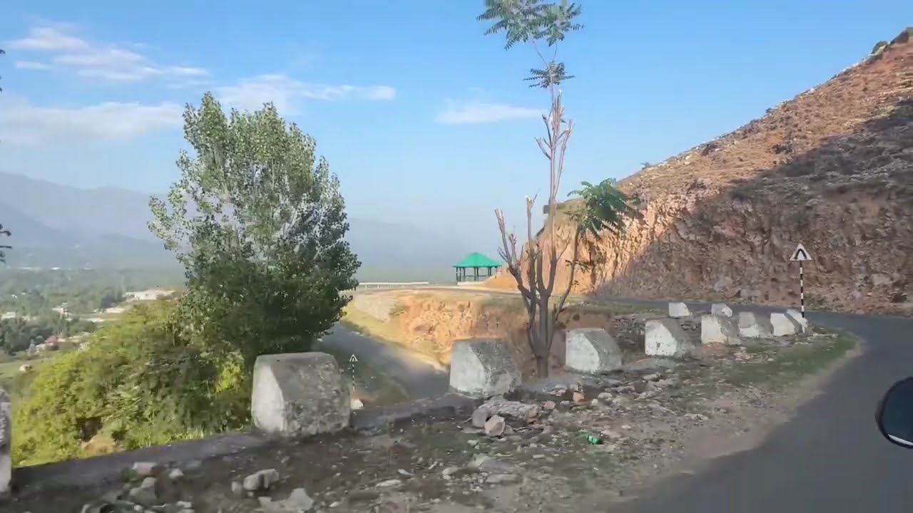 Kashmir: Dooru Verinag Kashmir Road, Verinag The Main Origin Of River Jehlum,Anantnag Verinag Garden