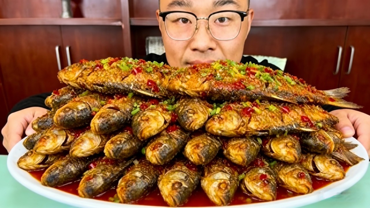 【沉浸式吃播】Duang～的暴击！金黄酥脆的酥鱼出锅！咬一口咔滋响，香迷糊了