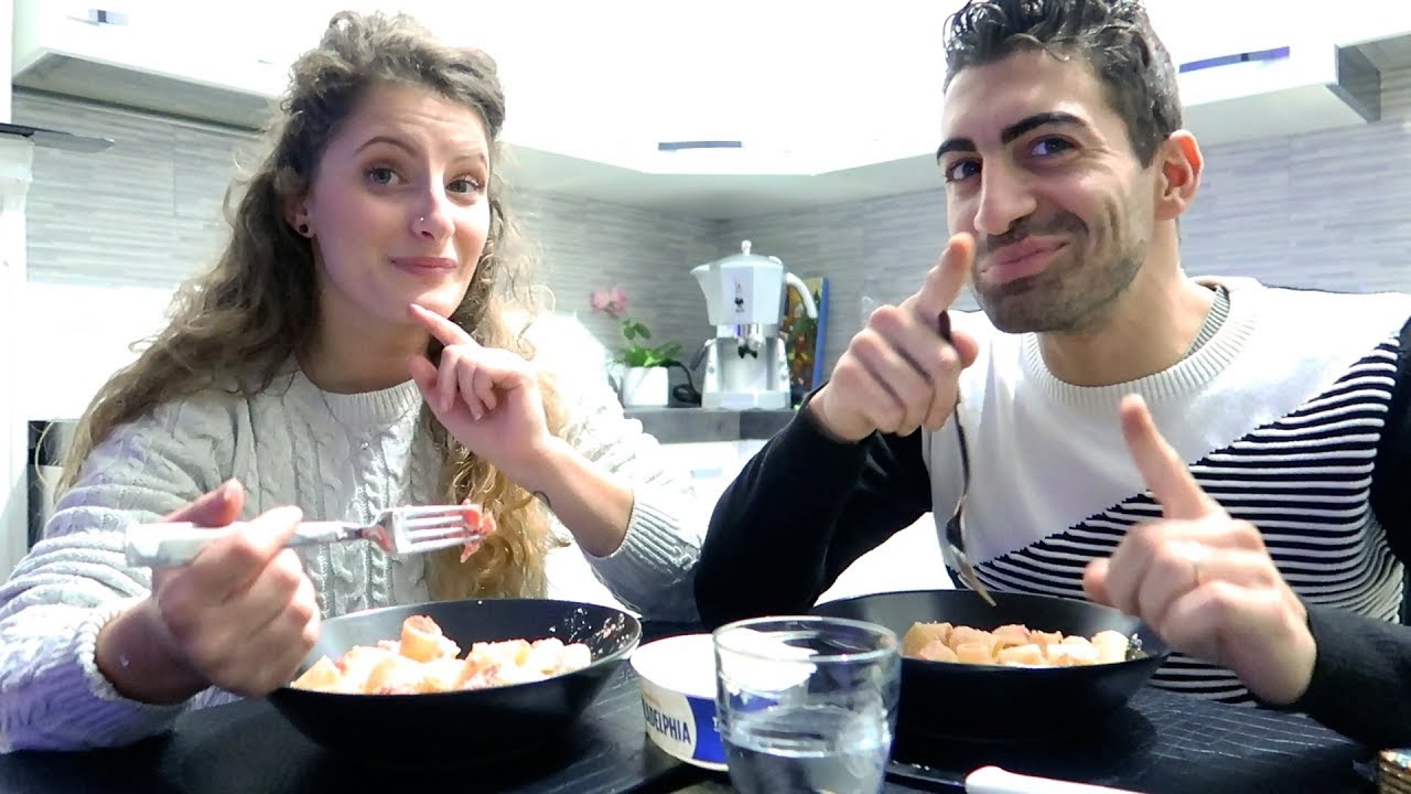 🌲 #VLOGMAS 05 MUKBANG EATING SHOW ITA ( pasta e salmone )