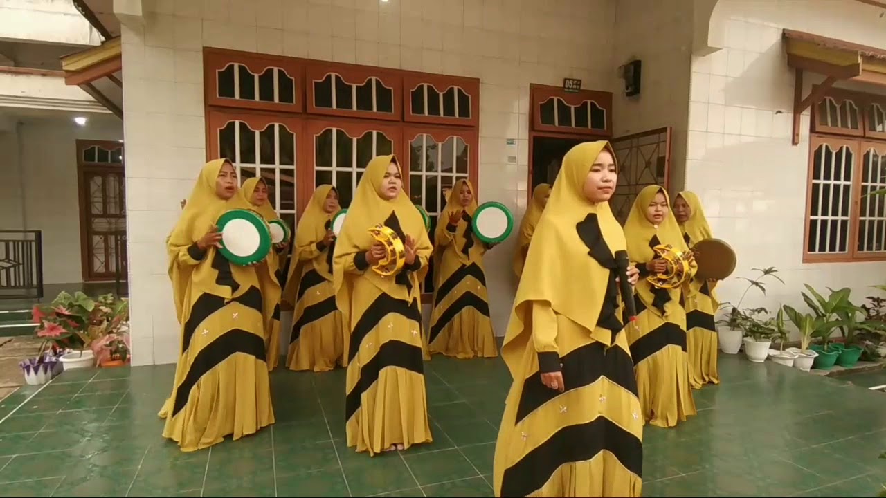 WANITA TIANG NEGARA