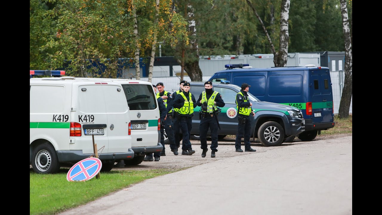 VST vadas apie migrantų stovyklaviečių kratas: buvo rasta ginklų – rengėsi kovai