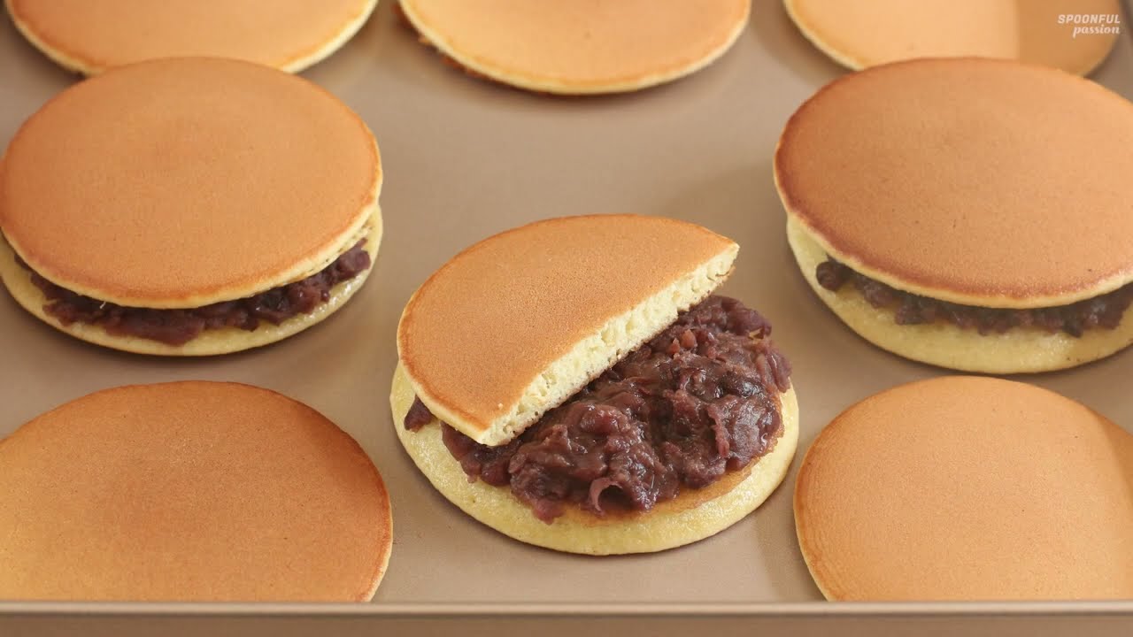 Making Dorayaki with Red Bean Paste | Recipe