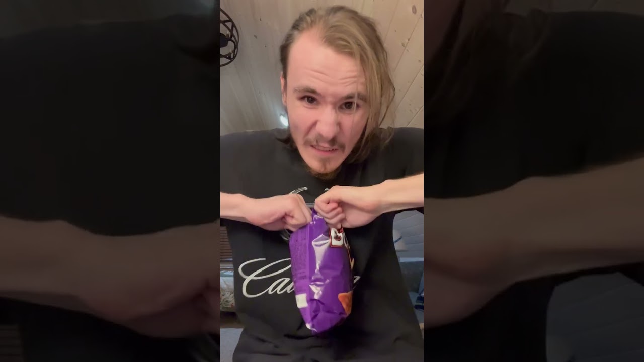 Reviewing the Doritos Garlic Steak flavored chips #doritos  