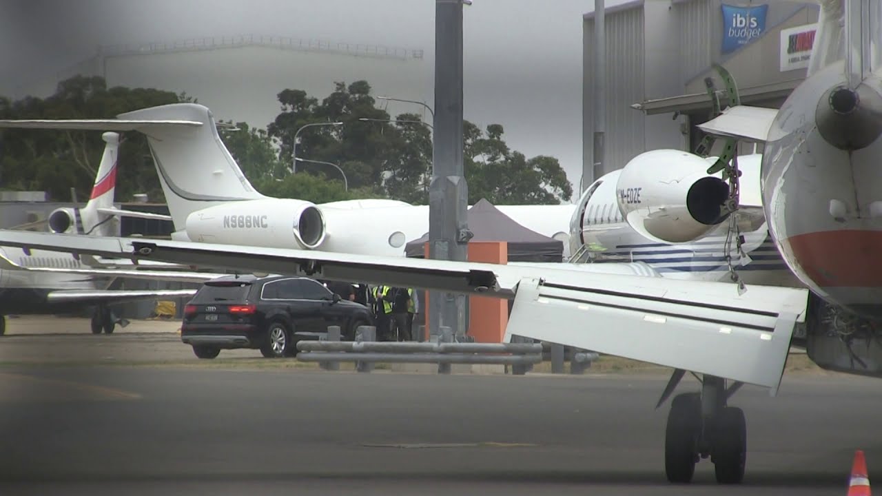 'Elton John boards private jet in Sydney headed for Golden Globes in LA' | #15MOF