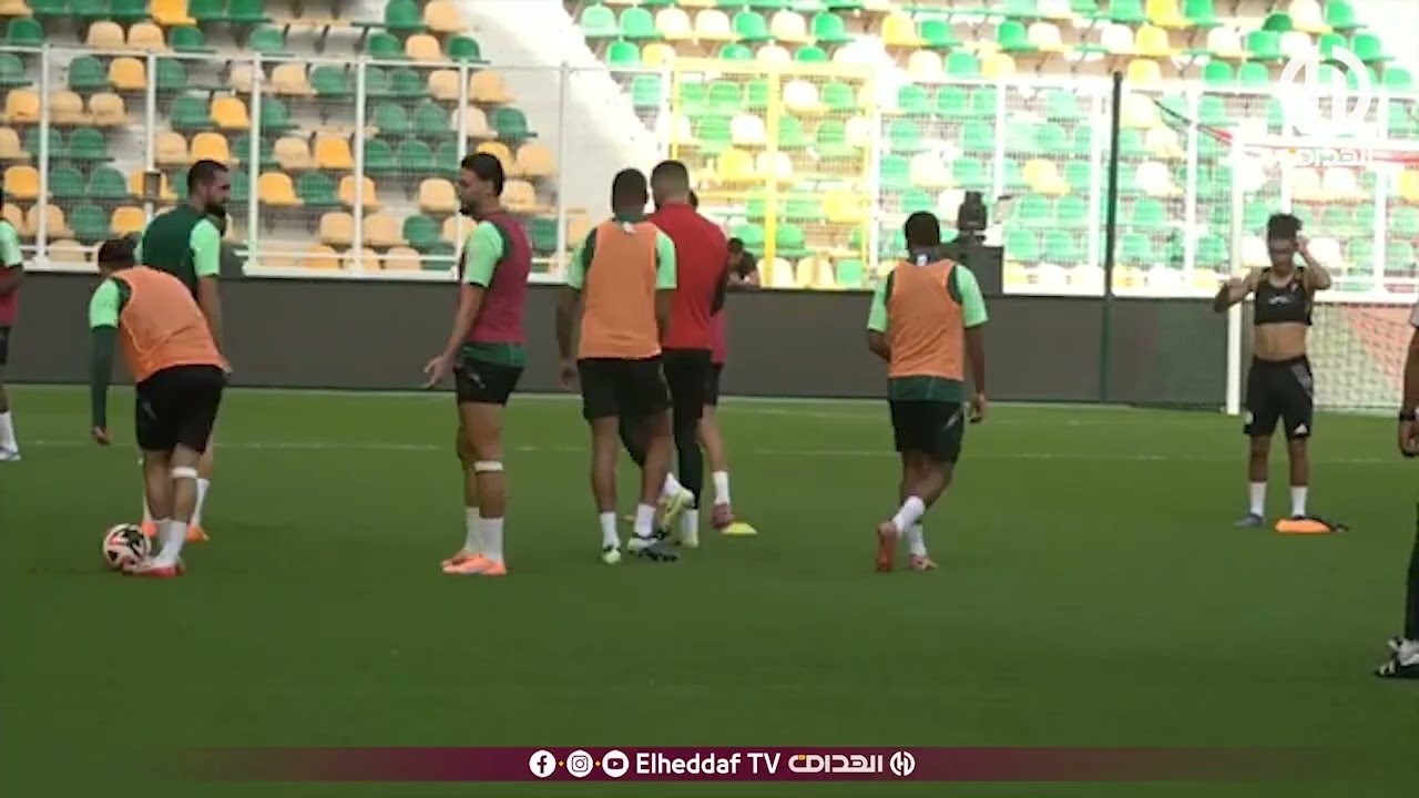 شاهد ... أخر تحضيرات لاعبي المنتخب الوطني بملعب حسين أيت حمد في تيزي وزو قبل مواجهة أوغندا