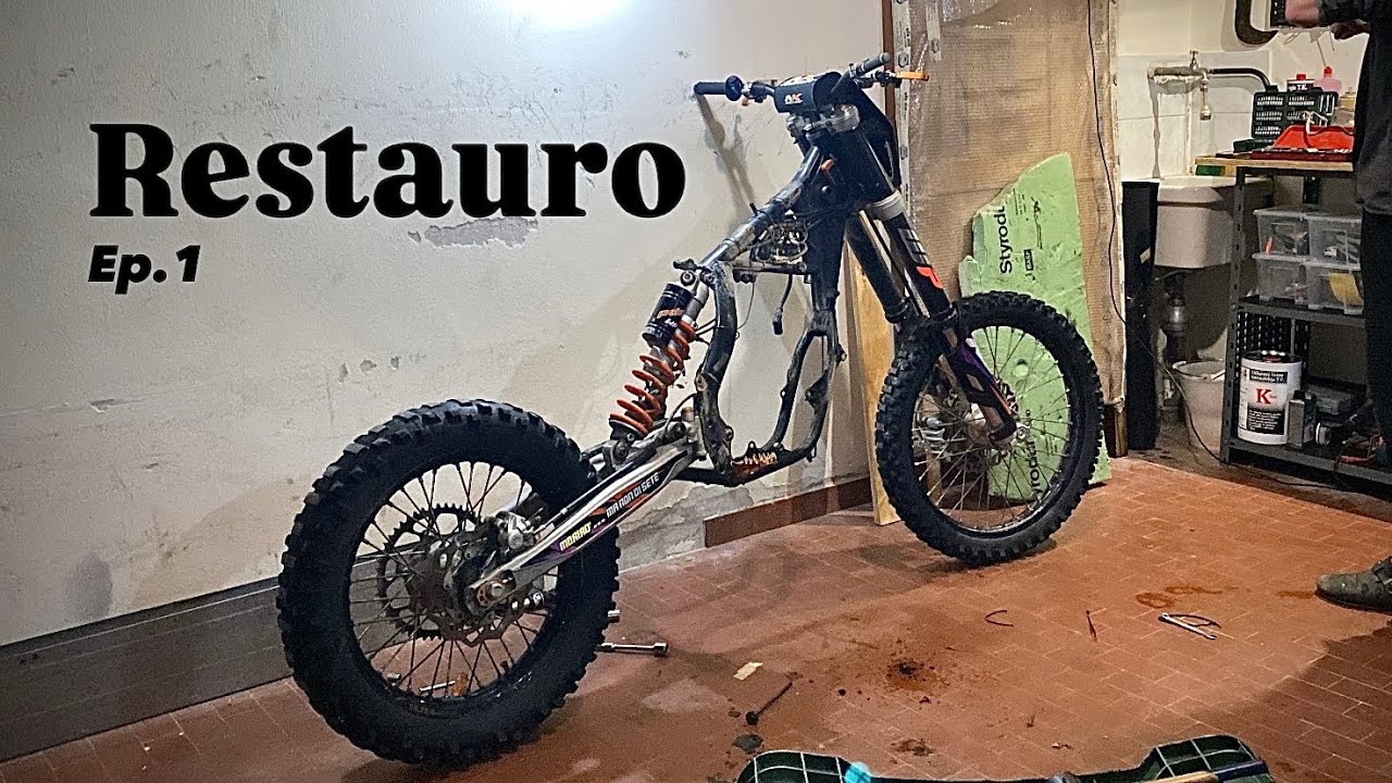 Smontiamo a Telaio il KTM 🤕⚙️ | Restauro KTM EXC 125 (EP.1)