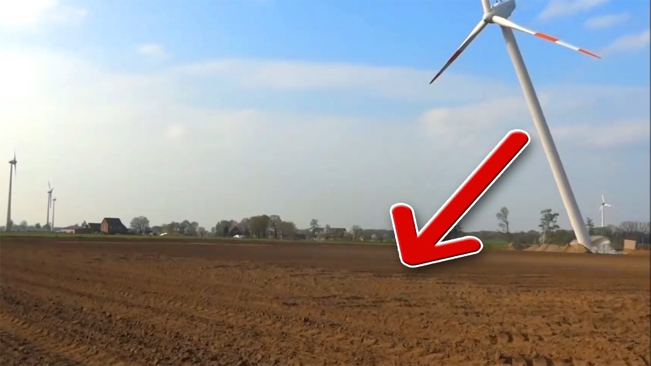 Windrad stürzt um - Abriss Extrem! Windkraftanlage zerschellt spektakulär auf einem Acker
