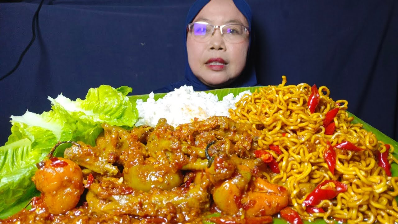 Sederhana!! Ceker mercon cabe gendot mie goreng pedas lalapan daun selada kerupuk
