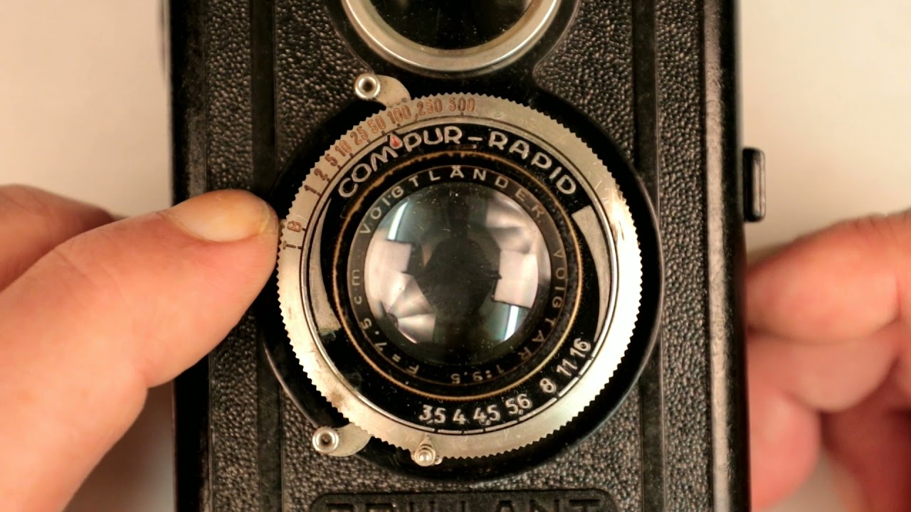 S2: Voigtlander Brillant, 1940, medium format Bakelite camera