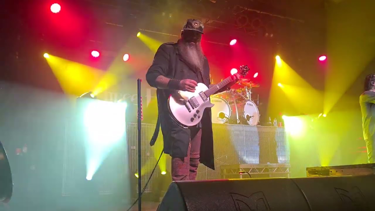 Three Days Grace - I Hate Everything About You | LIVE Berlin 23.9.2022