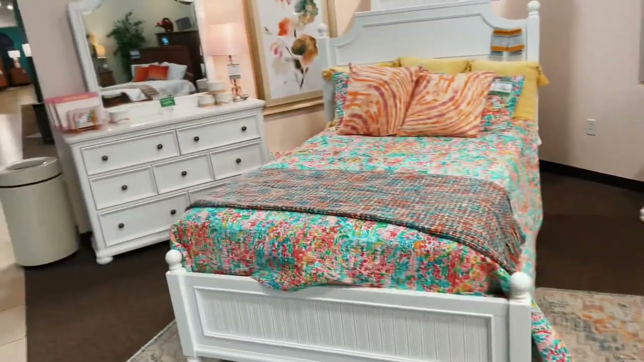 Furniture mart in America #tamil #tamilyoutuber