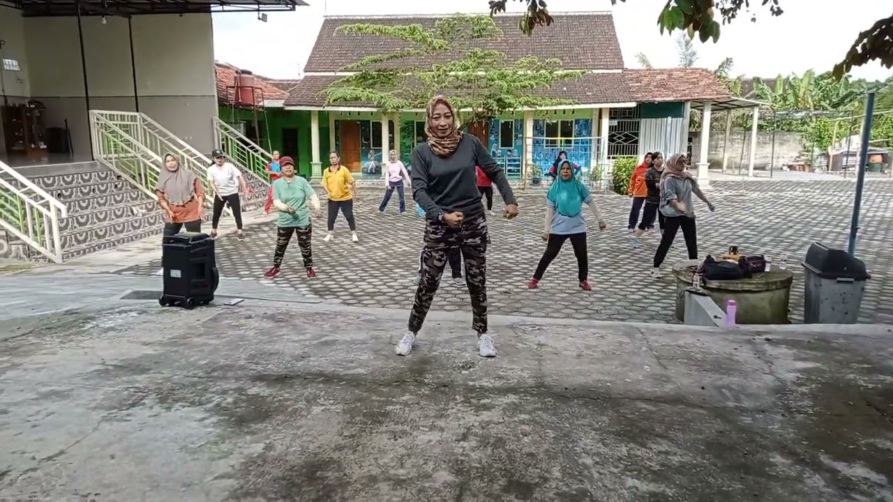 SIAPA BILANG LANSIA TDK BERGUNA//senam kreasi //voc#vanwien//lor masjid Sawahan klampok