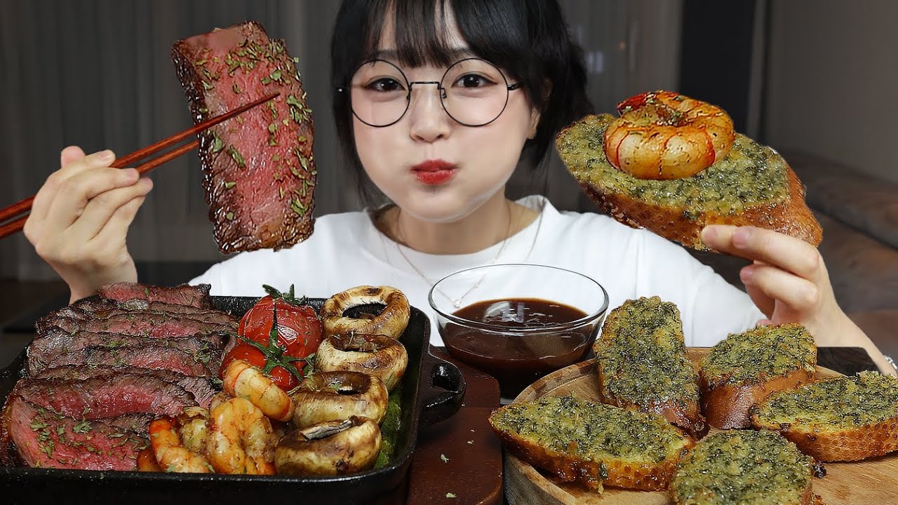 Стейк Стриплойн и Чесночный багет🥩🥖Mukbang Asmr