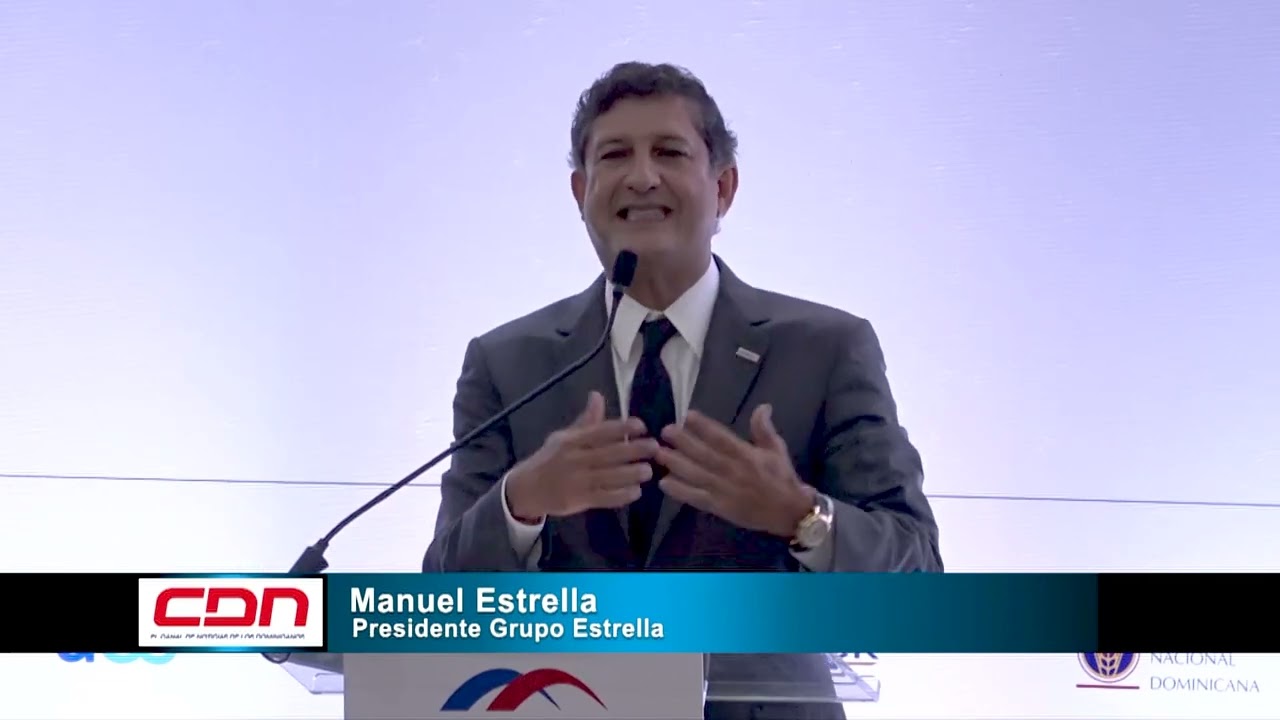 Ponencia de Manuel Estrella durante el Almuerzo Regional de AMCHAMDR