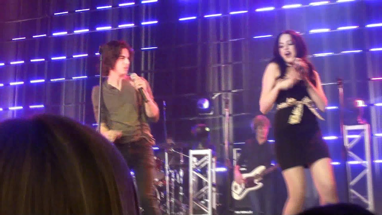 Victoria Justice & Cast- I Want You Back (LIVE) HD