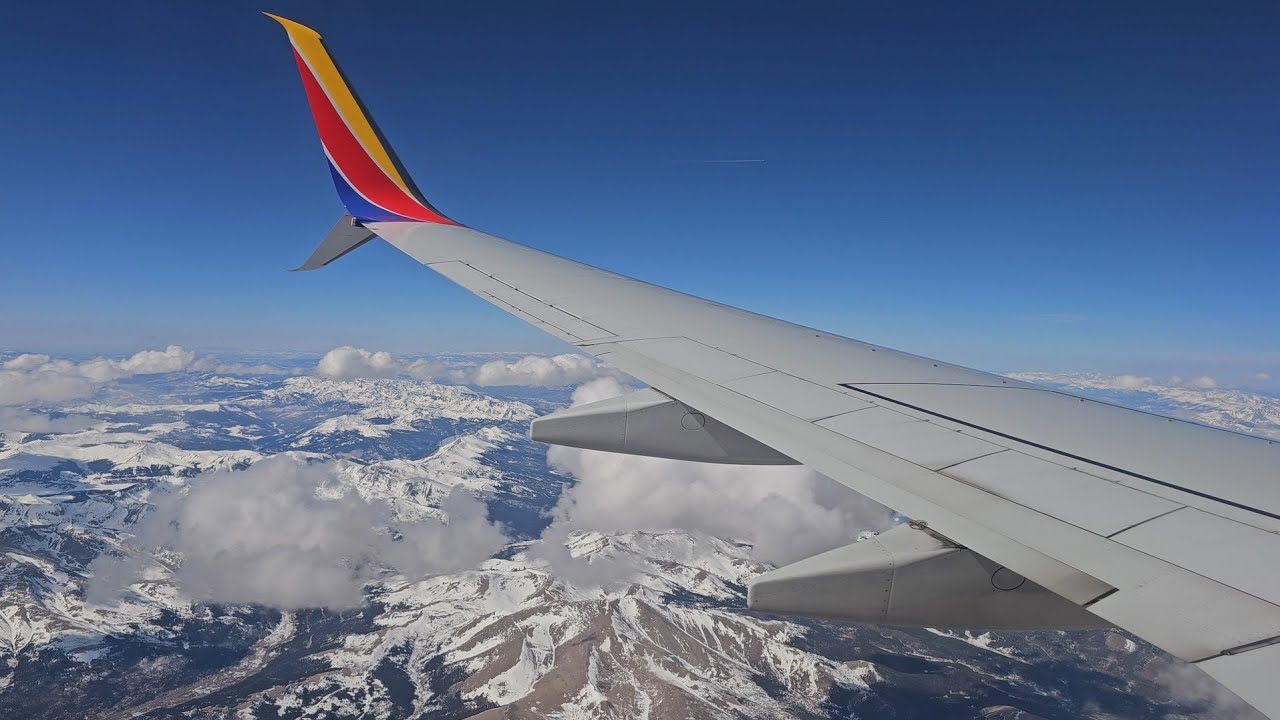 Southwest Airlines Boeing 737-700 Landing - Denver International Airport