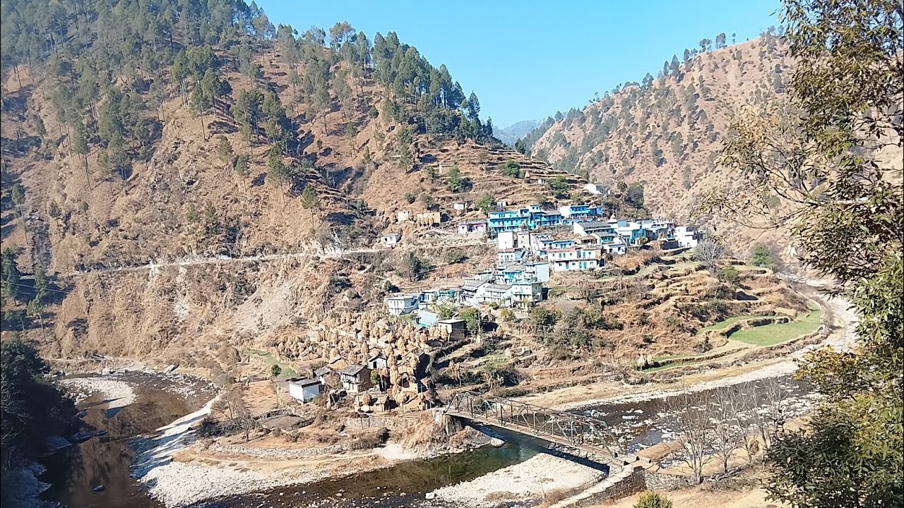 आज  हुई हमारे गांव में बर्फबारी यानी कि पाला पड़ा बहुत ज्यादा  ठंड से हुई हालत खराब 🌨️☁️