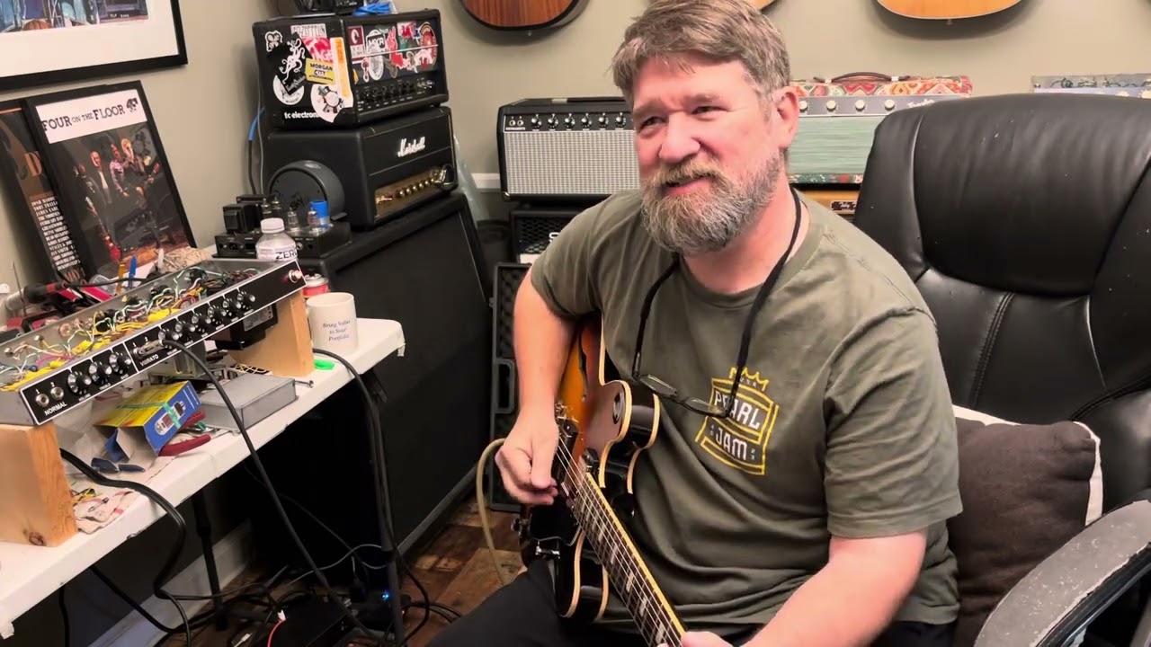 AA964 Vibrolux Reverb style amplifier DEMO.