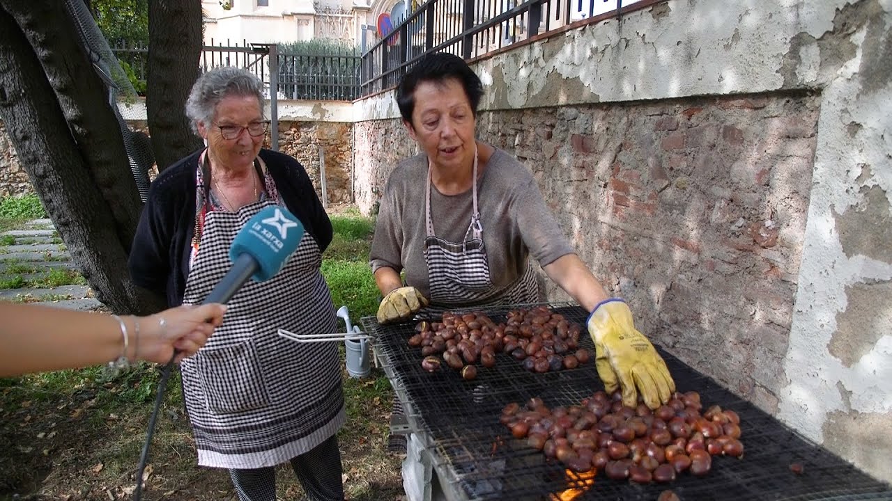 Castanyes solidàries al carrer de l'Església de Castellar del Vallès