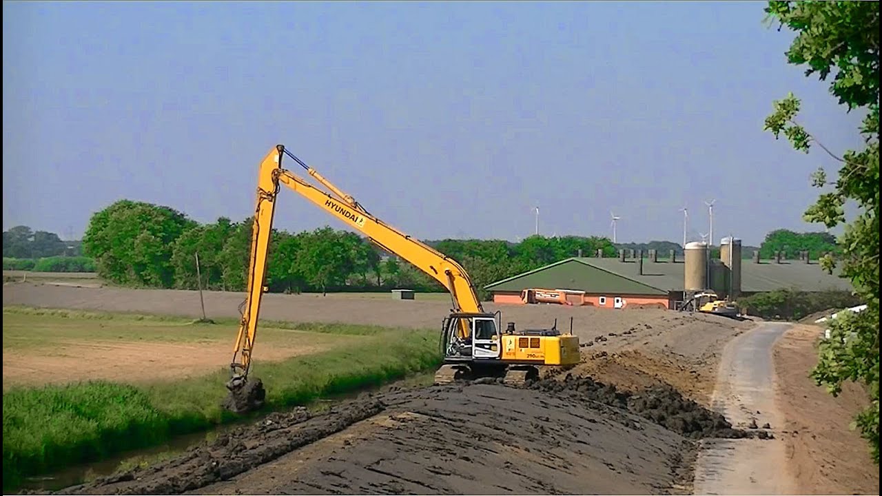 Deichbau in Heede: Hyundai 290LC-7A Longreach / Long reach excavator Hyundai 290LC-7A