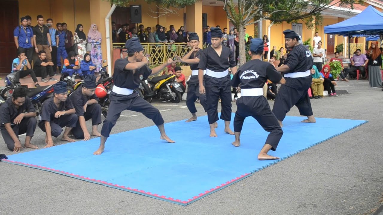 Demo Seni Silat Cekak Malaysia dari Politeknik Sultan Azlan Shah