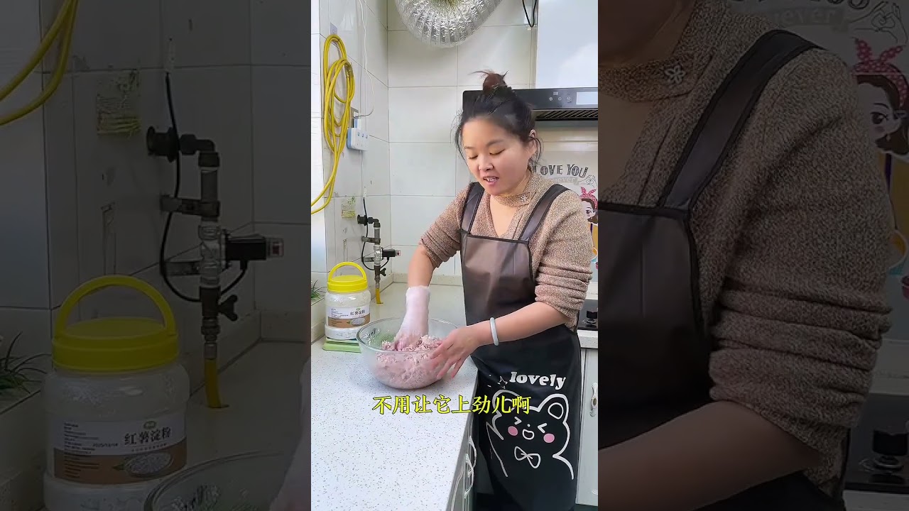 自己在家做的# 肉丸子 干净卫生还好吃，做起来还简单，用它做丸子汤或者蒸碗都可以！# 纯手工制作美食 # 干炸丸子# 过年美食# 炸丸子