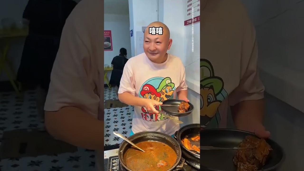 100元街头把子肉管饱！老板直接关门？引路人纷纷围观…#肘子#大口吃肉