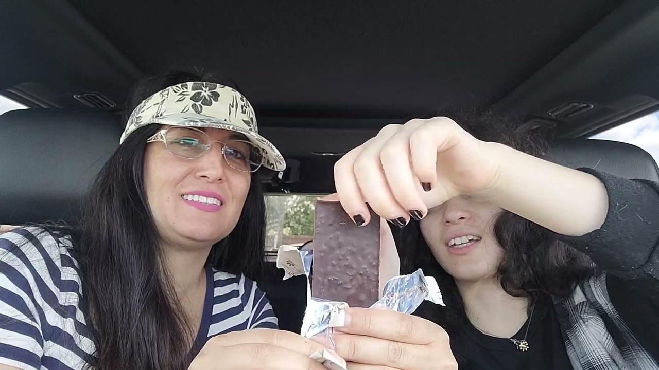 Hu Crunchy Mint Dark Chocolate Bar Review