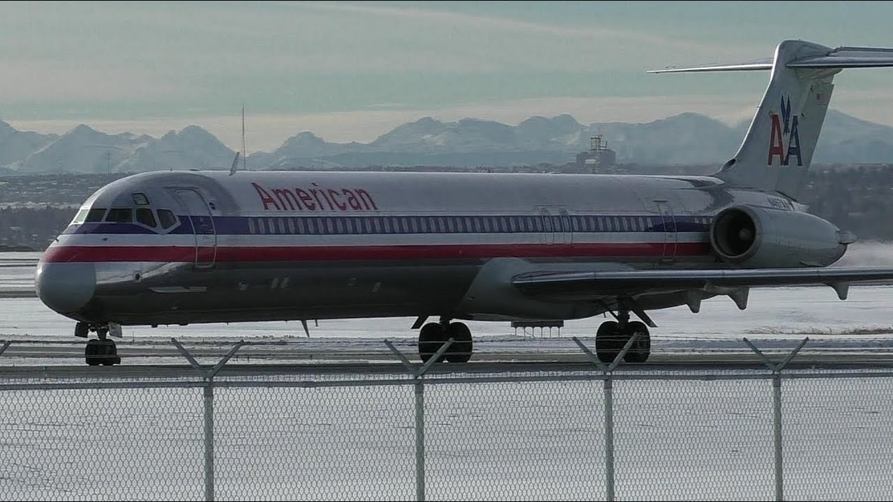 American Airlines MD-82 [N467AA] Close Up Taxi and Takeoff from Calgary Airport ᴴᴰ