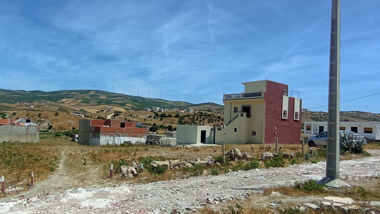ارض رائعة 💥 للبيع قريبة لمدينة طنجة 💯مساحة 775متر منطقة البرج🌳 0703640826طنجة🥰