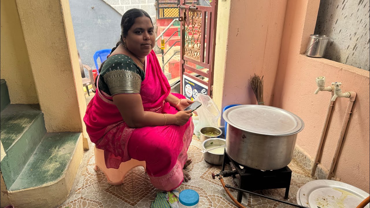 కొత్త సంవత్సరం సందర్భంగా చర్చ్ లో అందరికీ శుభాకాంక్షలు భోజనాలు జన్సీ గారు tank you 🙏