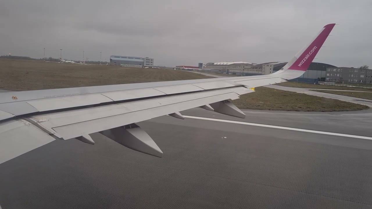 Wizz Air Airbus A321neo (HA-LVH) takeoff from Warsaw Chopin Airport