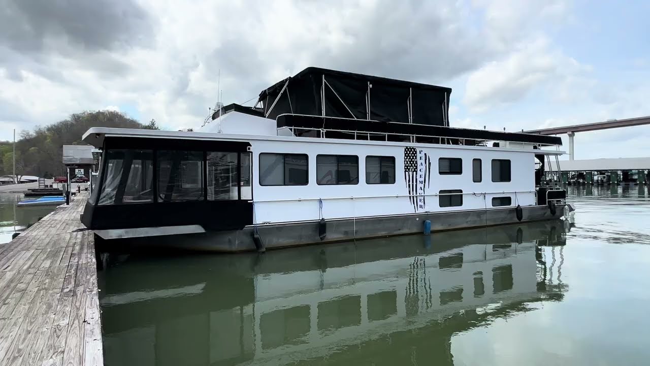 Houseboat for sale Dale Hollow Lake 2000 Lakeview 16 x 64 $215,000
