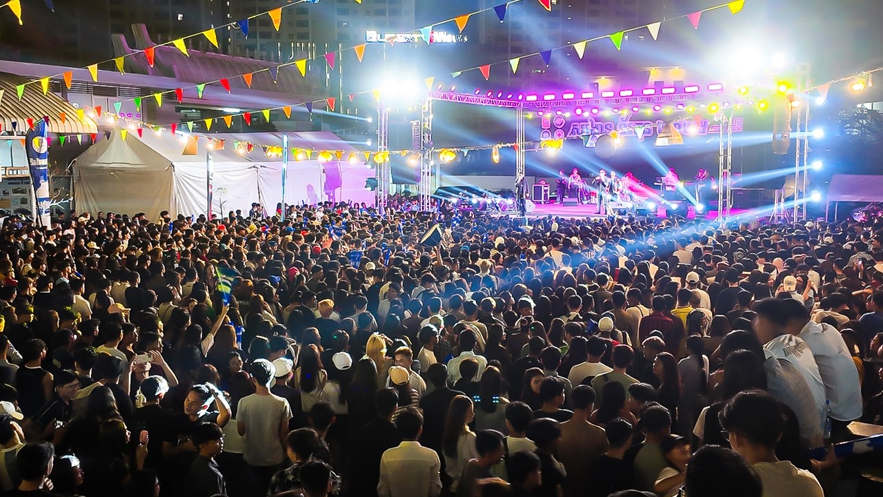 OMG! Sangkran Norton 2025: Massive Crowd & Joyful Khmer New Year Dancing!