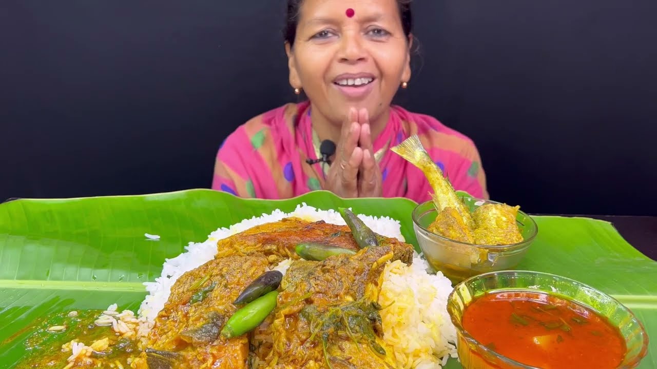BIGBITES,EATING RICE WITH KATLA MACHER JHOL,BOK FISG CURRY,HUGE RICE।।