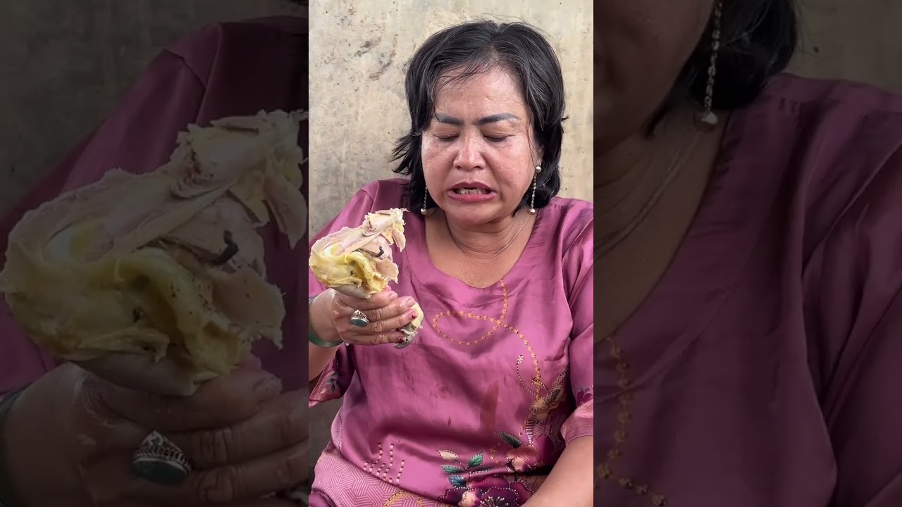 Xuyến ăn lớn nguyên con gà luộc 
