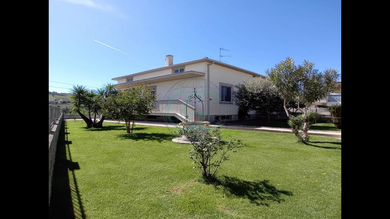 Alba Adriatica: casa indipendente con giardino e terreno agricolo di 1200 mq