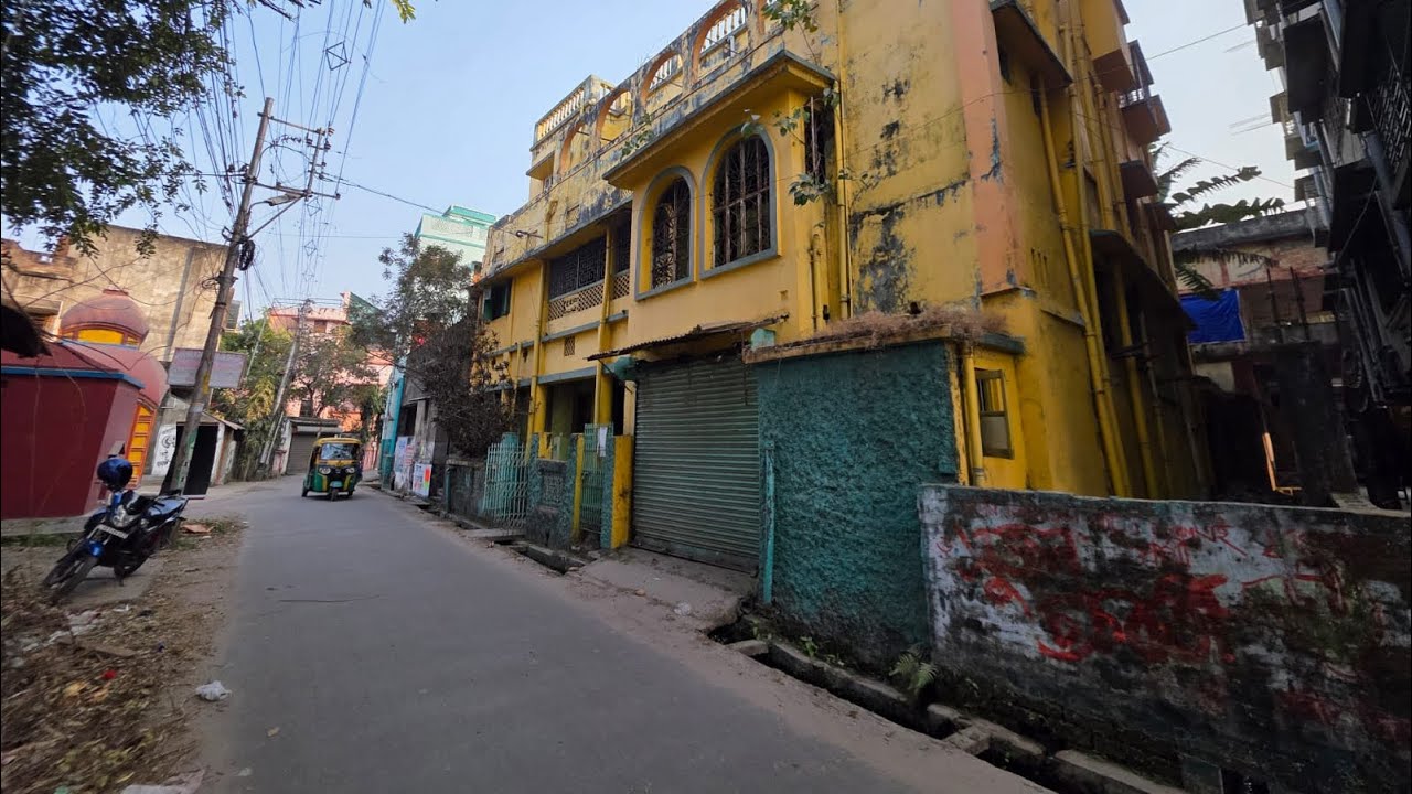 Old house near BT Road on Eliyas Rd Agarpara