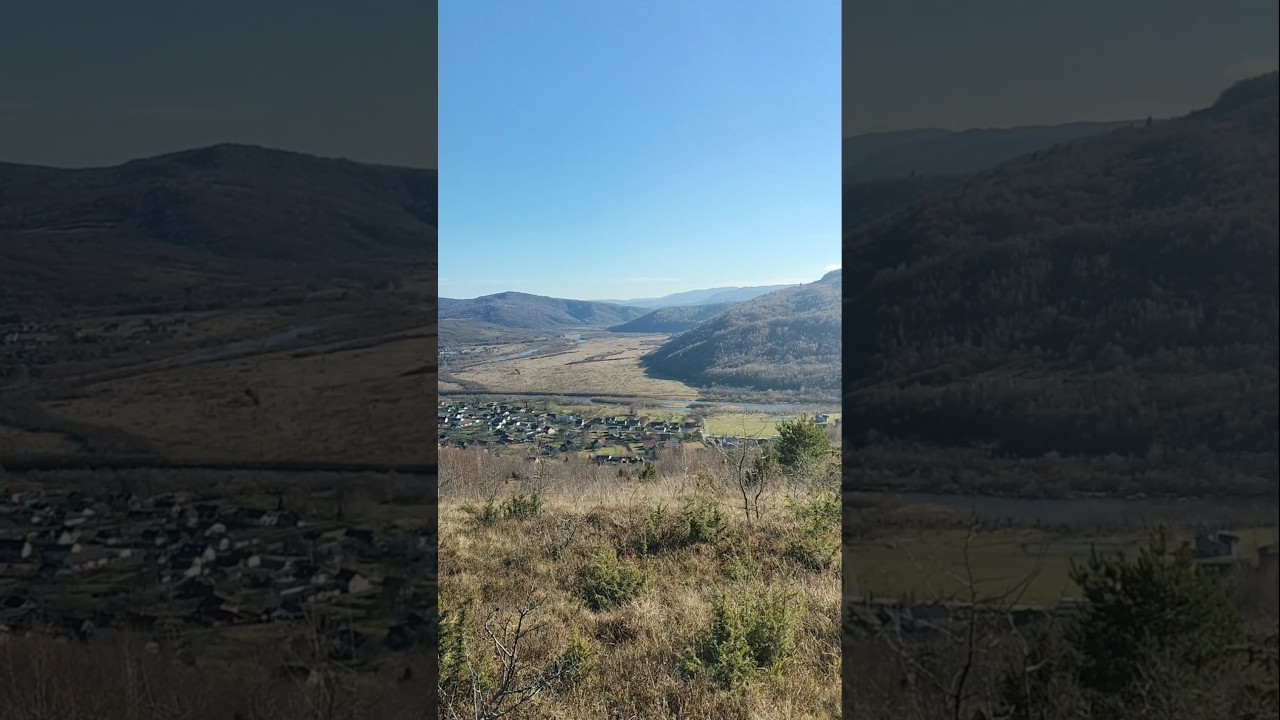 A village in the Carpathian Valley #Carpathians