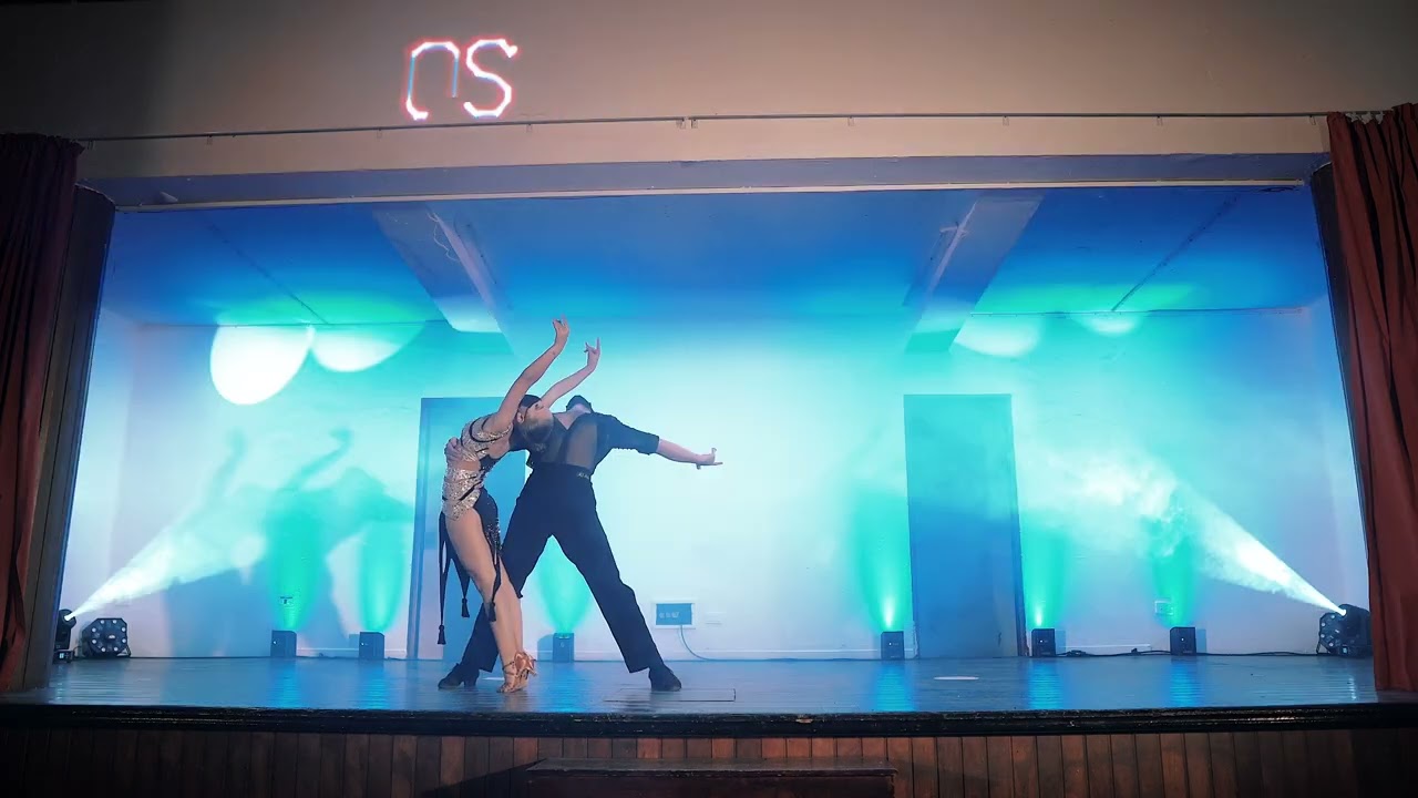 AINARA SOTO Y MARCOS GARCÍA. FESTIVAL DE INVIERNO 2022. ESCUELA DE DANZA DANIEL DE LA ROSA.
